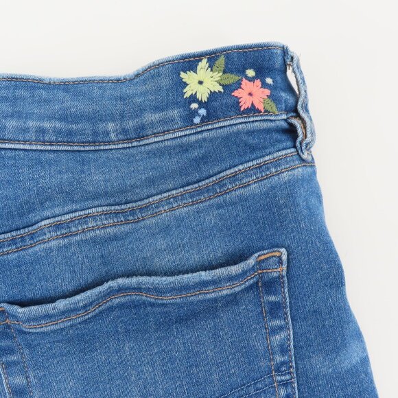 American Eagle Women 8 Midi Blue Jean Denim Shorts Embroidered Flower Distressed - Picture 6 of 12